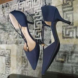 Size 9 1/2M Ann Marino navy blue heels.